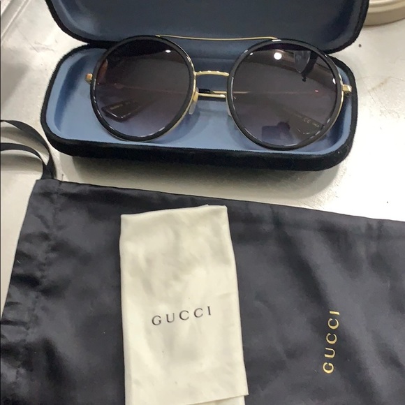 Gucci Accessories - Gucci round sunglasses